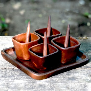 Pomaireware Rectangular Clay Tray with Sqaure Condiment Bowls